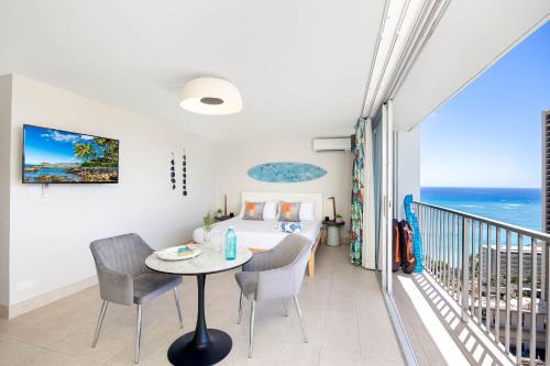 Cozy Ocean View Studio Just Steps to Waikiki Beach