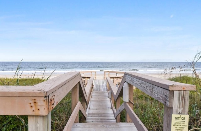 Cozy one bedroom two bath condo by the sea