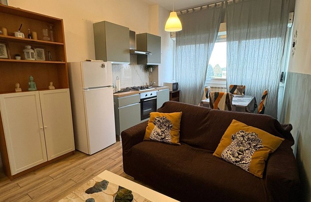 Cozy One-Bedroom Apartment Near St. Mark's Polyclinic and Leolandi