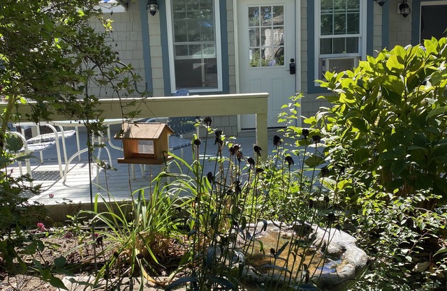 Cozy one bedroom on White pond (Must bring your own linens)