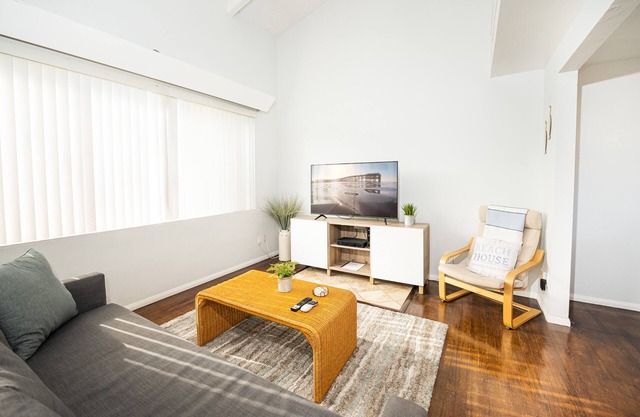 Cozy PB Beach House Loft with Parking