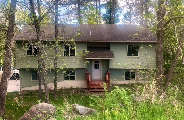 Cozy pet-friendly home near hiking trails and Lake Vermilion