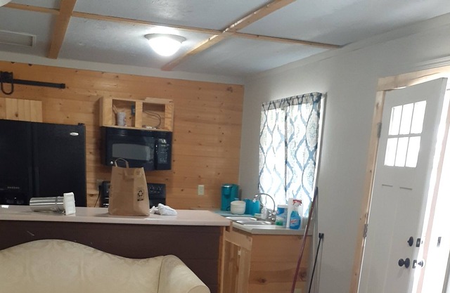 Cozy place for good nights rest or go for a walk to creek.