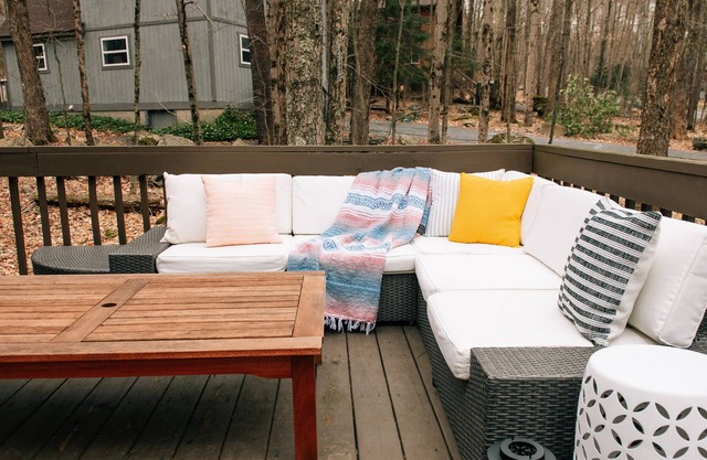 Cozy Pocono Lake Chalet / No Amenity Fees After Booking