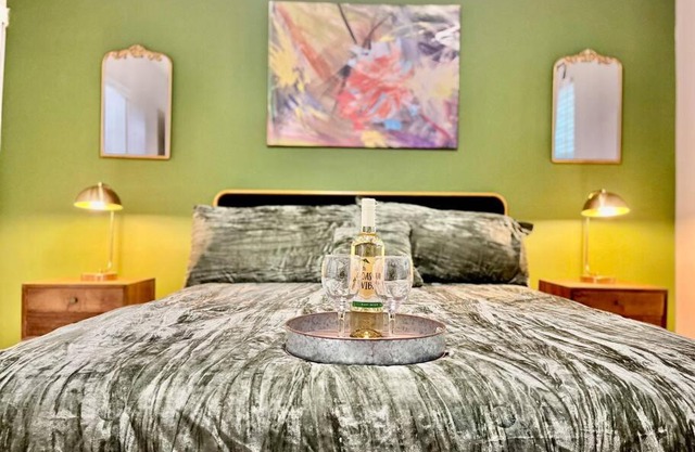 Cozy & Private Apartment FREE PKNG & Large PATIO