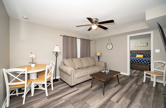Cozy Private Basement with Office & Full Amenities
