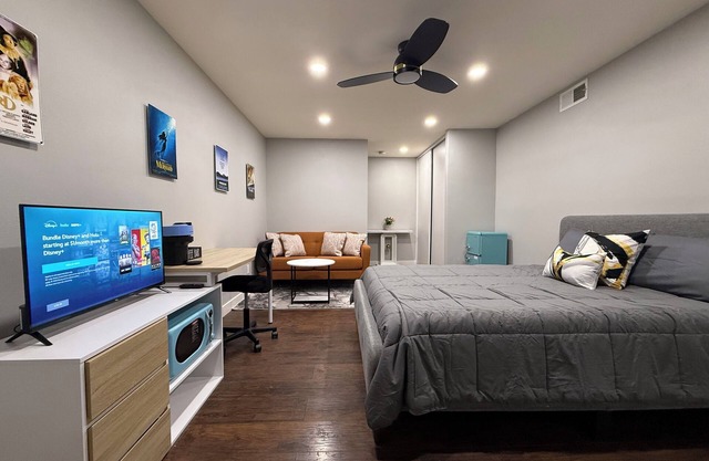 Cozy private entrance studio w/Golf Course View