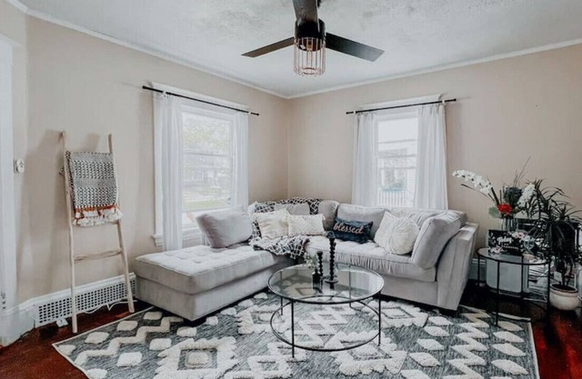 COZY Private quiet room close to downtown, airport, free parking
