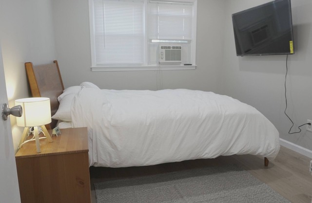 Cozy Private Room 4 in Modern Shared Apartment - 8 Minute Walk to Path NYC Train