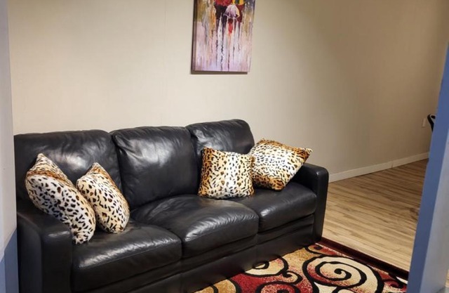 Cozy Private Rooms in Suite
