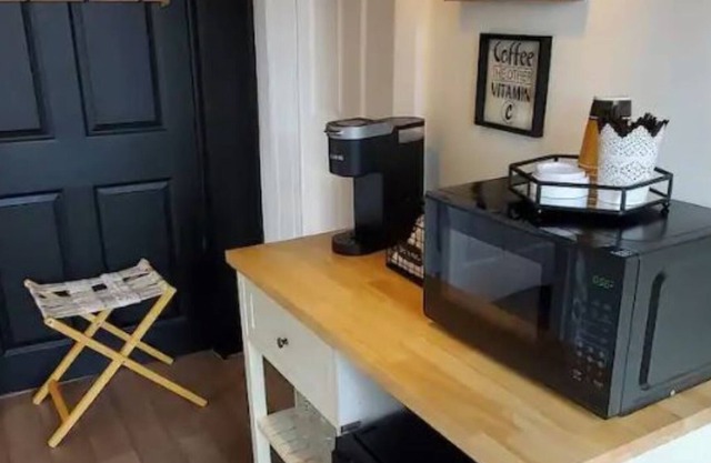 Cozy Private Suite in Manchester 2 mi from Airport