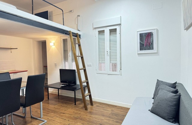 Cozy & Quiet Duplex Apartment Gran Vía | A062