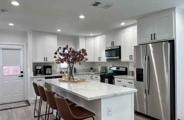 Cozy Remodeled Home - 3 Beds 2.5 Bath - 10 Min to Disney