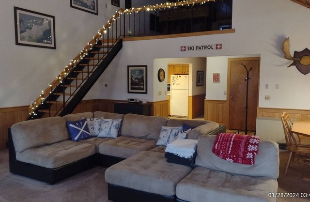 Cozy retreat in Bartlett NH. Close to North Conway, Skiing and Story Land.