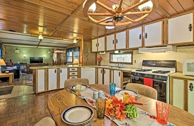 Cozy Retreat w/Fire Pit < 1 Mi to Mille Lacs Lake
