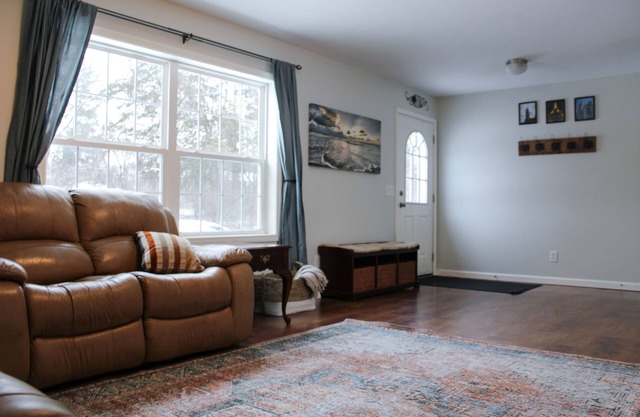 Cozy retreat w/patio & fire pit. Close to Cayuga Lake and Cornell.