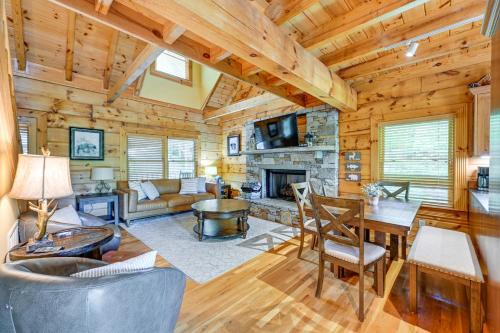 Cozy Retreat with Deck and Sapphire Resort Access!