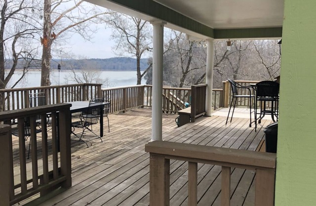Cozy River House, Beautiful River Views, Community Boat Ramp, and Kayaks