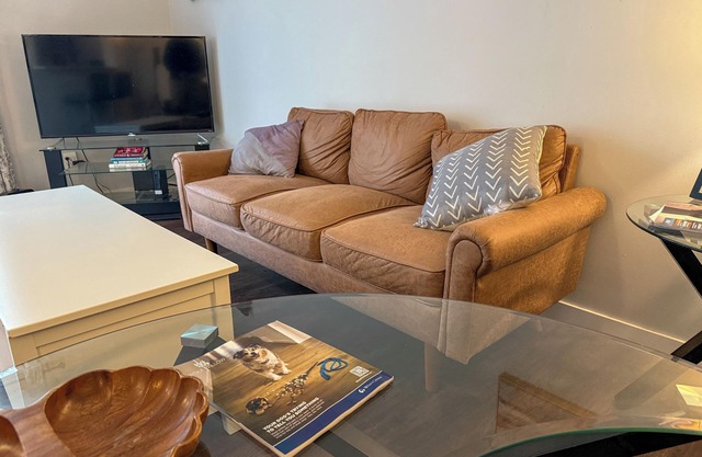 Cozy Room Bow River: Shared Amenities House