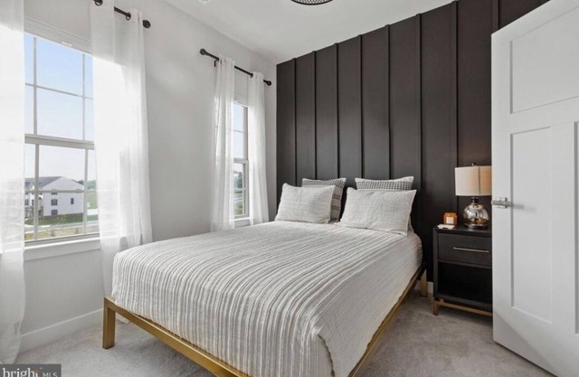 Cozy room in a charming townhome in Montgomery Village with AC, WiFi