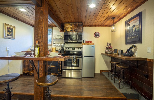 Cozy Rustic Getaway with Year-Round Recreation