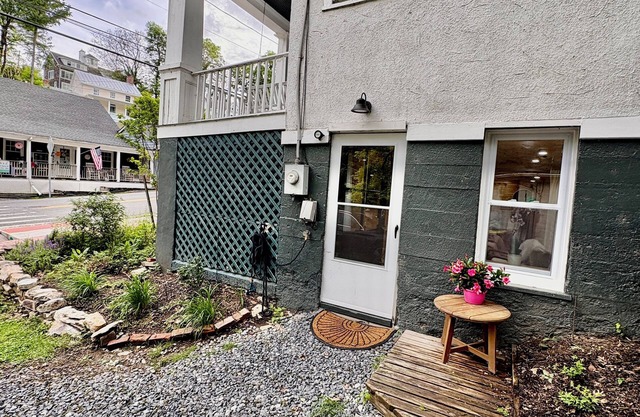 Cozy Rustic Walkout Basement Cabin in Historic Harpers Ferry