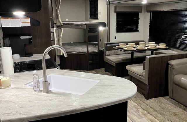 Cozy RV in Pleasant Hanford with AC, WiFi