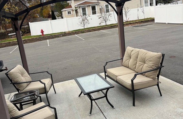 Cozy, Safe,Secure 1-bedroom apartment with WiFi centrally located in Schenectady