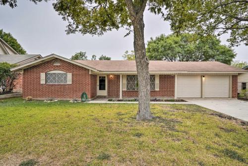 Cozy San Antonio Home with Patio, 1 Mi to Airport!