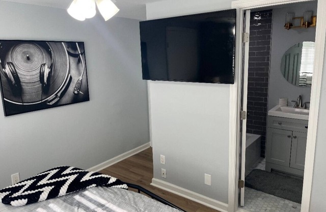 Cozy Savannah 4BD|Home King Bed w/Parking near DT
