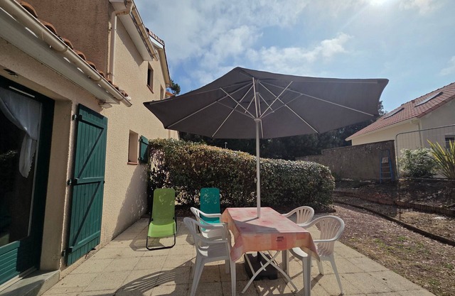 Cozy Seaside House, 4 Guests, Steps from the Beach!