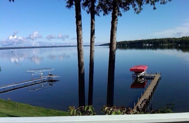 Cozy secluded cottage on Mullett Lake!