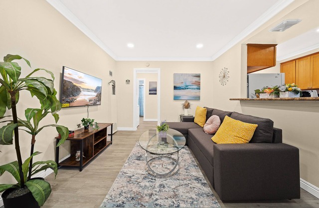 Cozy & Serene ~ 12mins to Downtown LA