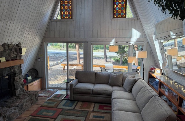 Cozy ski chalet 1/2 mile from Main Street, Great Location