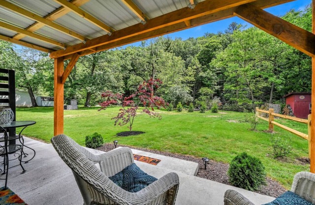 Cozy Small Studio Retreat by the River