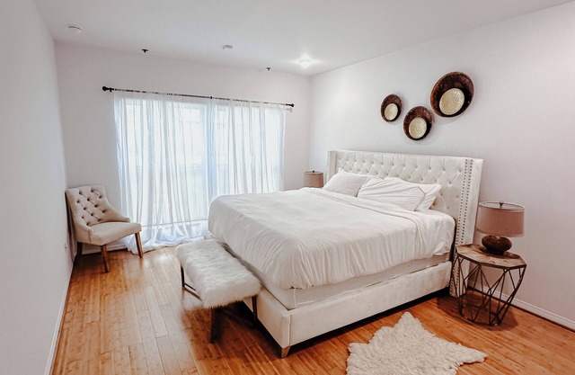 Cozy & Spacious 2BR/2BA Pet-Friendly Haven in Los Angeles