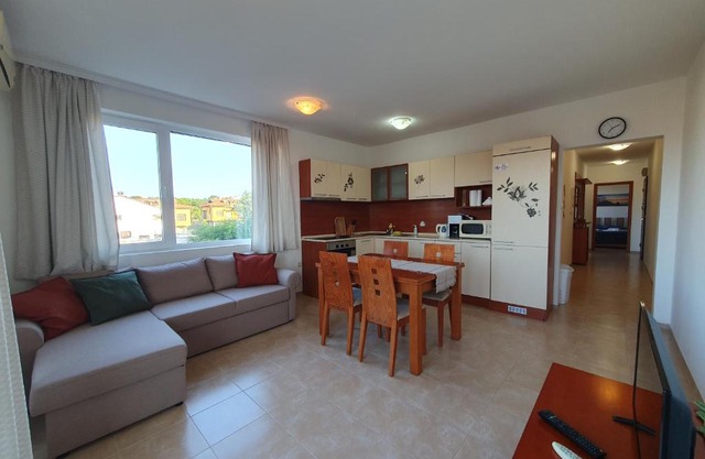 Cozy, spacious apartment near Paradise Bay