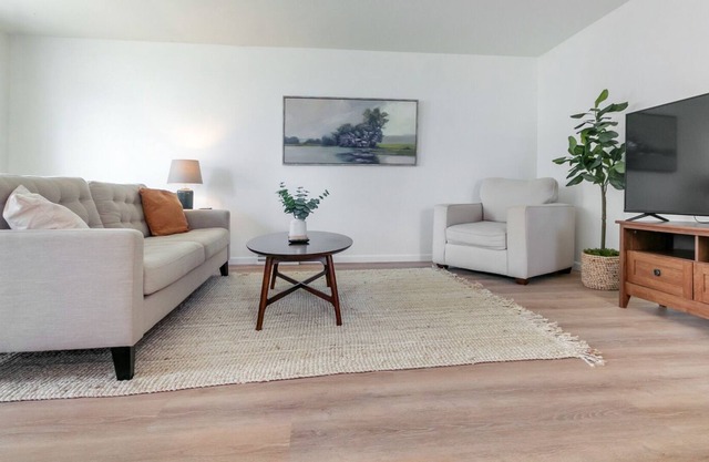 Cozy, Spacious Downtown Verona 3 Bedroom Home