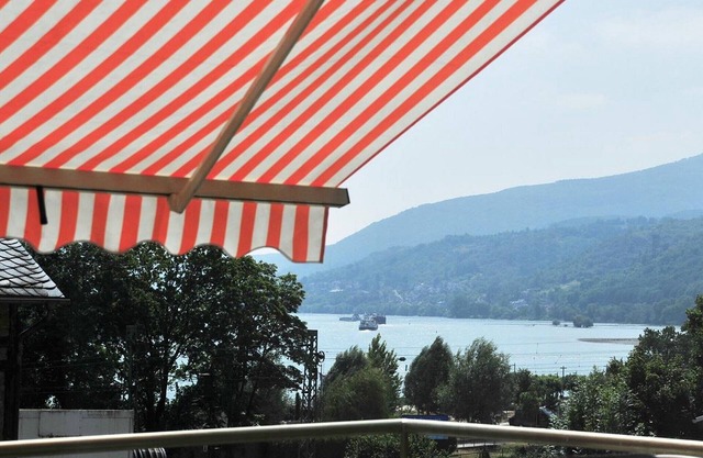 Cozy, Spacious Holiday Apartment with Large Balcony and Views of the Rhine and Castle