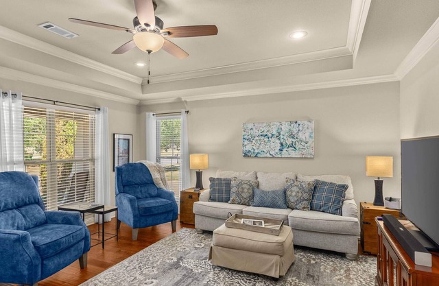 Cozy Springdale Retreat Near Univ. and Town