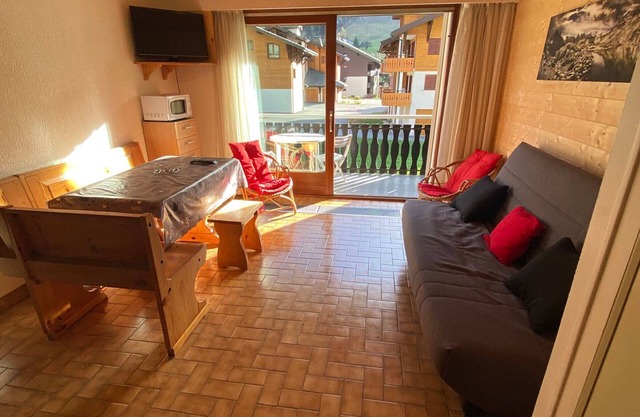 Cozy Studio at the Foot of Crêt Béni Slopes with South-Facing Balcony