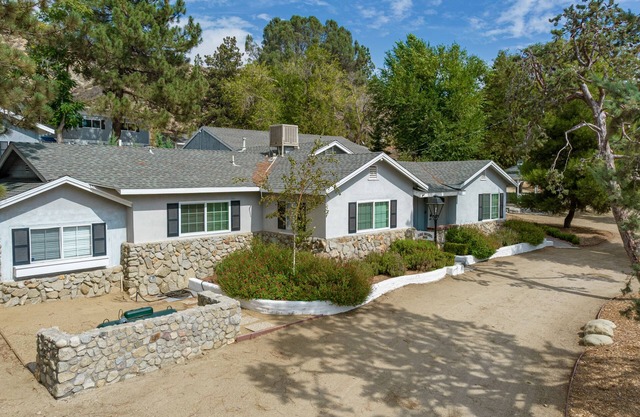 Cozy stay at the Lake Hughes Inn