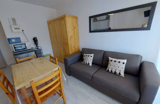 Cozy Studio 100m from Beach, Garden View, Ideal Family Getaway