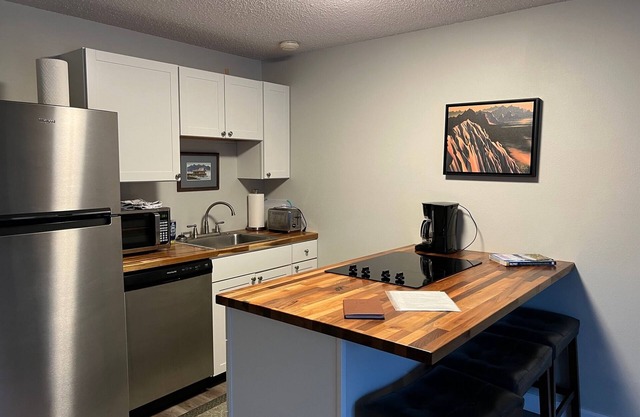 Cozy Studio Apartment within walking distance of downtown attractions