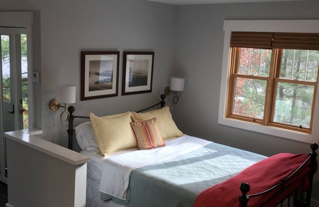 Cozy Studio Apartment Nestled in the Trees