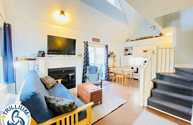 Cozy Studio Loft with 2 Baths Next to the Slopes