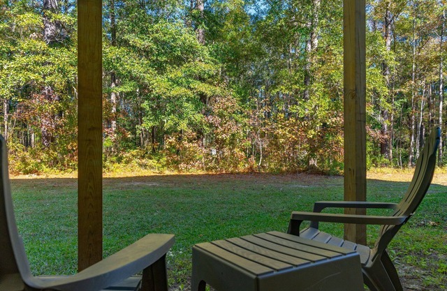 Cozy studio, central to shops, dining, & airport, 20 mins to downtown Charleston