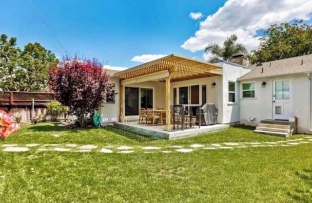 Cozy Studio City 2b/2bath Bungalow and Garden +/- additional 1b/1bath guesthouse
