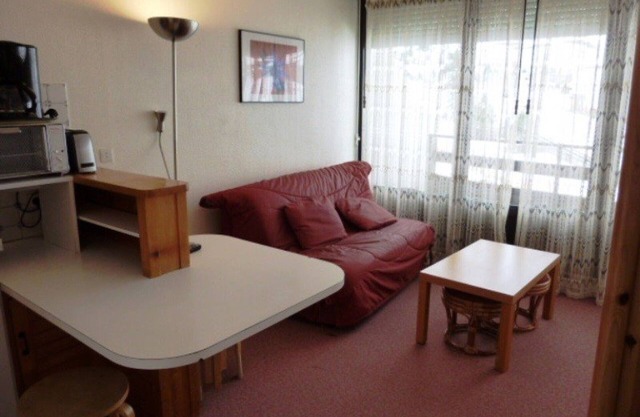 Cozy Studio for 4 with Balcony, Ski-In/Ski-Out Access, Free Parking, and Ski Locker