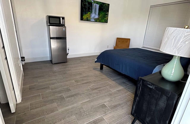 Cozy studio in amazing Cape Coral with AC, WiFi